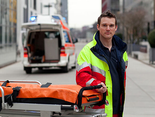 Krankentransport des DRK: Rettungsassistent