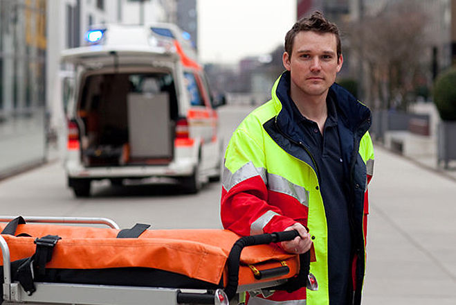 Krankentransport des DRK: Rettungsassistent